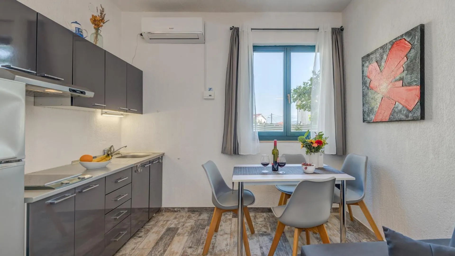 Ferienwohnung Deepwater House Slatine Apartment