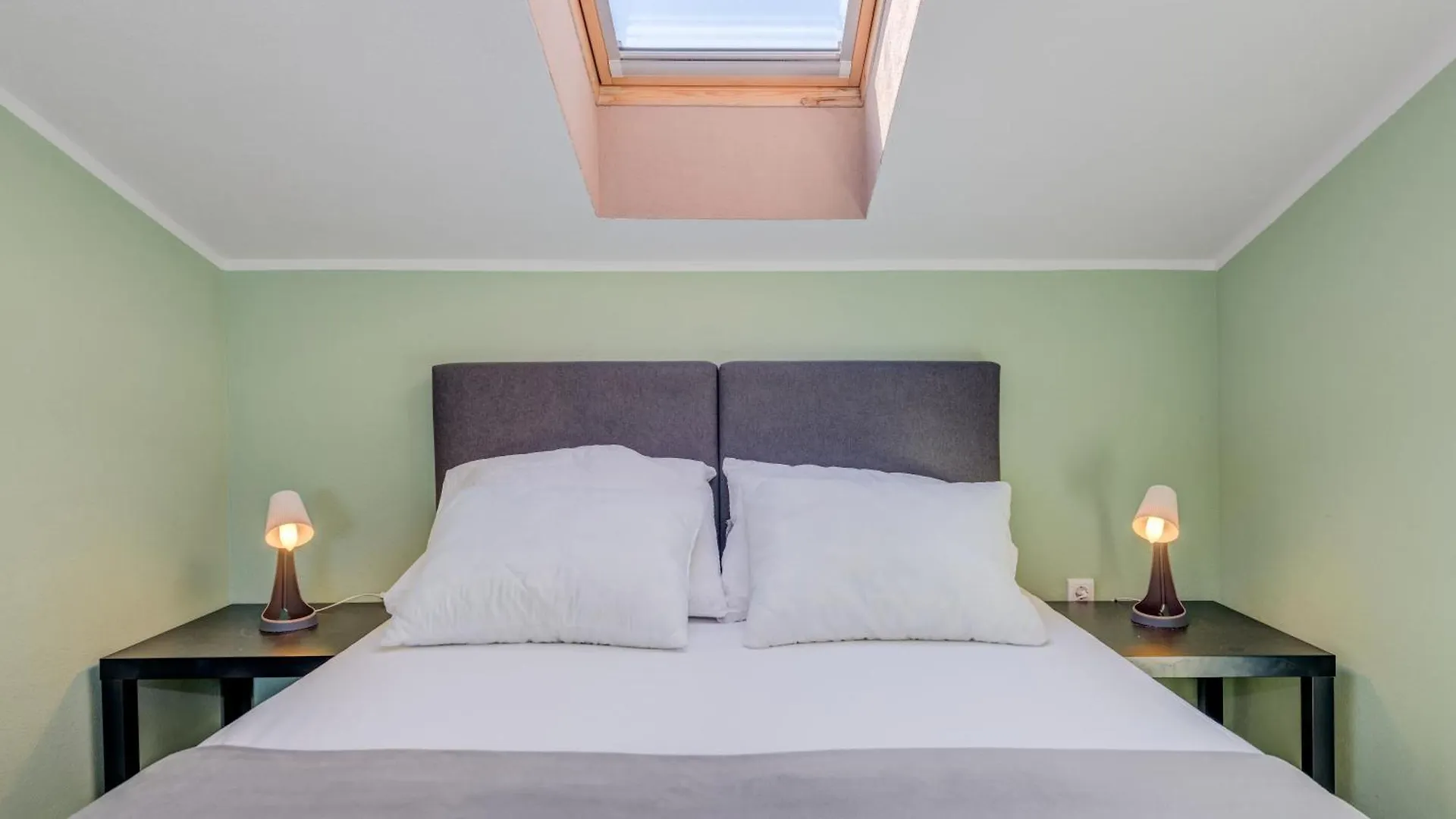 Deepwater House Apartman Slatine
